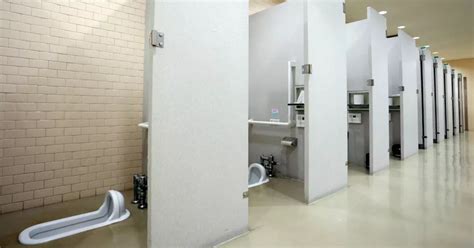 無 修正 盗撮 素人|和式トイレがいい！便器内カメラに無防備に見せる女子のオシッコ.